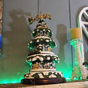 Thomas Kinkade Winter wonderlad tree